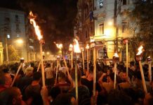 Multitudinaria marcha de las antorchas en Mar del Plata contra los tarifazos