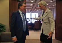 El Gobierno negocia con el FMI desacelerar el ritmo de la devaluación