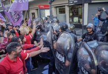La Policía de la Ciudad reprimió a los trabajadores de Coca Cola