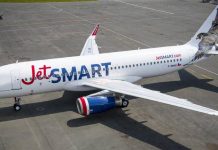 Pasajeros enojados tras las demoras en el Palomar por fallas en la low cost JetSmart