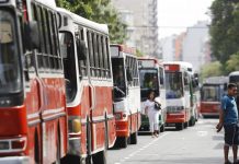 La Ciudad aplicó el nuevo código de transporte: multó casi 100 micros que trasladaron manifestantes micros, escolares, multas, ciudad de bueno aires
