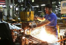 Por noveno mes, cayó la industria y bajó hasta el 28% la automotriz