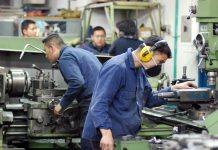 Volvió a derrumbarse la industria y ya va un año entero de bajas