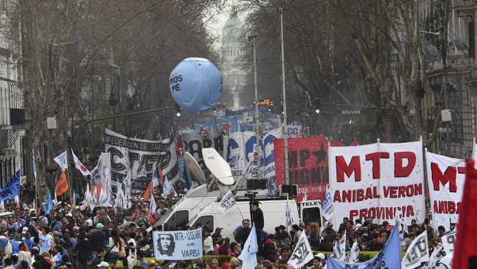 07-08-2017_buenos_aires_movimientos_sociales_arriban
