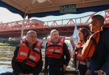 Rogelio Frigerio visitó Lanús y entregó camiones de Acumar