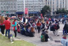 Organizaciones sociales instalaron un carpa en el Obelisco para los sin techo
