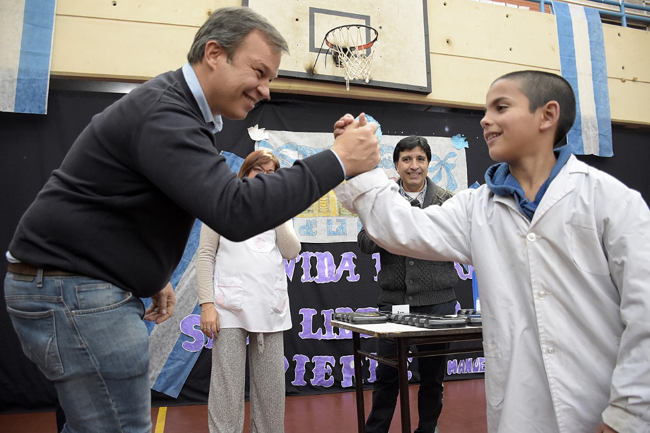 mariano cascallares, anteojos, niños a la vista, almirante brown, alumnos, escuelas