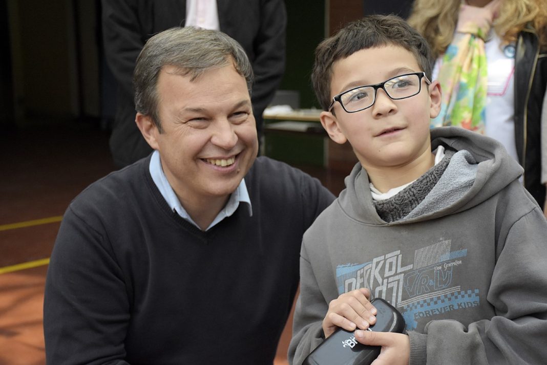 mariano cascallares, anteojos, niños a la vista, almirante brown, alumnos, escuelas