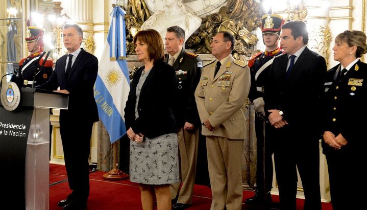 pistolas Taser, macri, bullrich