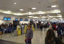 Ezeiza: Aeronáuticos protestan contra la política aerocomercial del gobierno ezeiza, Aeronáuticos