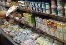 Los supermercados chinos dejan de vender lácteos por el abuso de los precios