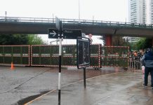 Trabajadores de Kimberly Clark protestan en el Puente Pueyrredón