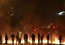 Chile: el Ejército declaró el toque de queda en todo Santiago