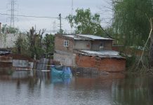 Alerta en Lomas de Zamora: desbordó el Riachuelo y hay evacuados