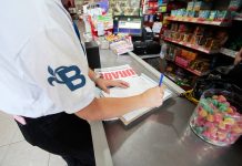 Sancionan a supermercado que cobraba recargo en la tarjeta Alimentar