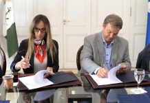 Mariano Cascallares y Malena Galmarini firmaron un convenio para potenciar las obras de agua potable y cloacas en Brown