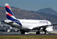 El gobierno bloquea los despidos en LATAM