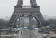 Alerta en París: Evacuan la Torre Eiffel tras una amenaza de bomba paris, Torre Eiffel