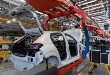 En julio la actividad económica recuperó un punto respecto al mes anterior pero cayó 13,2% interanual
