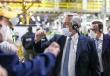 El Presidente participa del lanzamiento de un nuevo Peugeot