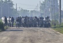 Tensión en Guernica: incidentes y enfrentamientos en el operativo de desalojo