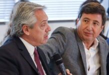 El gobierno piensa en cajas navideñas y doble monto en la tarjeta alimentar para las fiestas