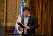 Axel Kicillof realiza la entrega de viviendas en Florencio Varela