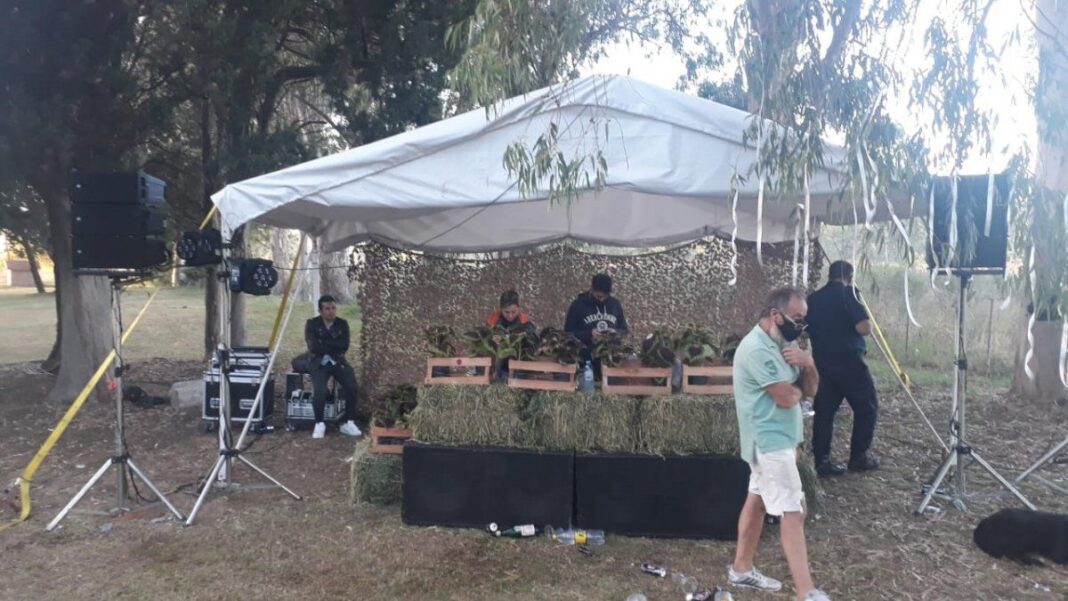 fiesta clandestina, Almirante Brown, las vueltas de robinson