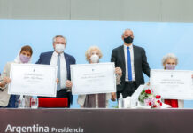 Alberto Fernández homenajeó a Abuelas y Madres de Plaza de Mayo