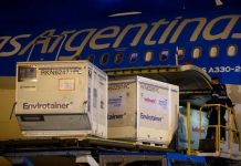 Al mediodía parte otro vuelo a Beijing para buscar dosis de Sinopharm