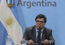 Salario mínimo: El Gobierno confirmó el adelanto del aumento