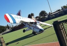 Se cayó una avioneta publicitaria en el Club Pucará de Burzaco
