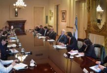 Alberto Fernández volvió de Europa y Juan Manzur encabeza la última reunión de Gabinete antes de las elecciones