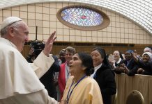 Por primera vez, Francisco abrirá la participación de mujeres en las misas