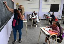 Ciclo lectivo: se dará prioridad al grupo en edad escolar pero la vacuna no será obligatoria