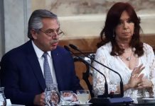 El Gobierno le respondió a Larroque: “No nos vamos a distraer con los que tiran piedras”