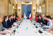 Alberto Fernández cerró su gira por Europa y se reunió con Emmanuel Macron: el líder francés le advirtió sobre una grave crisis por falta de alimentos