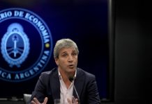 El fondo buitre que ganó el juicio de YPF usó un posteo de Caputo para tratar de cobrarse con el Banco Nación