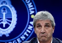 El gobierno abre la puerta a una reestructuración de deuda por decreto