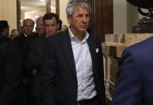 Apuntan a Pazo por el negocio de los chips de vacas que el gobierno le impuso al campo