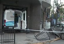 Una ambulancia embistió un auto y se incrustó contra un edificio en Recoleta